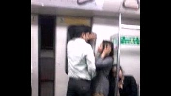 Desperate Lovers in Delhi Metro Kiss n Boob Press wid Audio - .com
