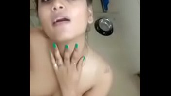 DESI INDIAN BEAUTIFUL BABE TEASING FANS IN BATHROOM