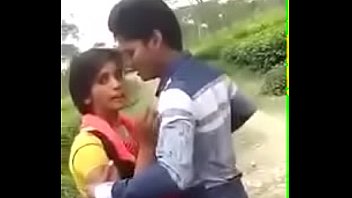 Indian Cute Girl Full f. Kiss Outdoor    Indian Lovers Park