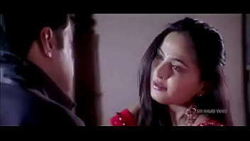 Anushka Shetty hot Saree Changing & exposing her body