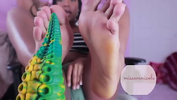 Best ebony feet gives a tentacle footjob