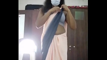Sri lanka girl remove saree and fingering her pussy