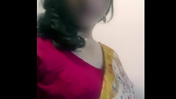 reshma Lover Squeezing her Boobs Over Bra and hot saree navel