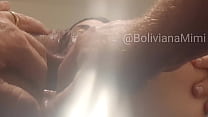 Cliente da Mimi arregaco seu cu e buceta com as maos... os vídeos mais extremos em www.bolivianamimi.com