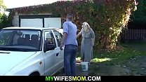 Son-in-law bangs her old pussy outdoors